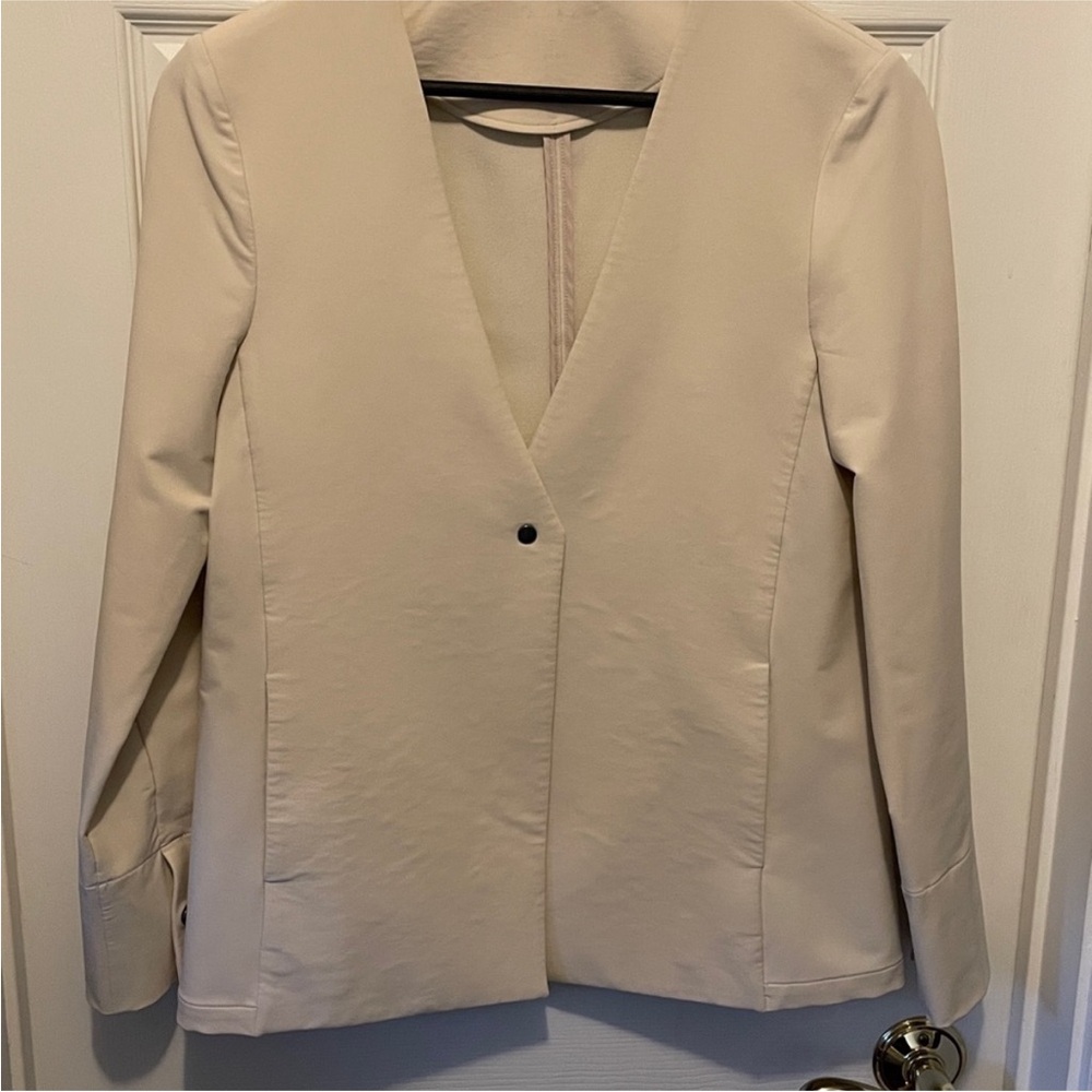 Aday Elegant Cream Women's TrailBlazer in medium